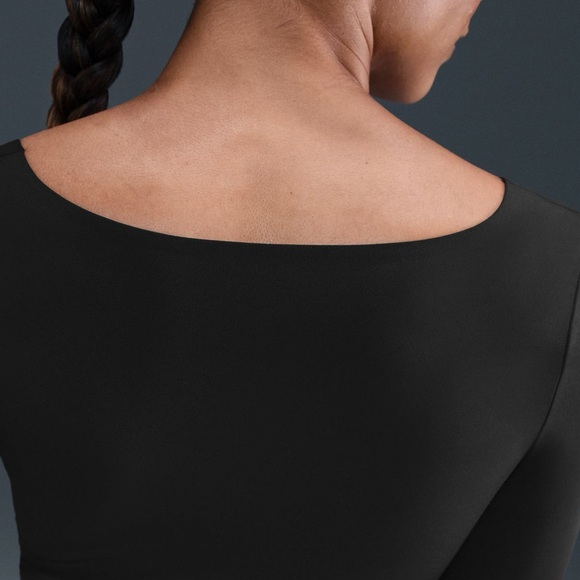 Women's Nike Form Long Sleeve Bodysuit | Nike Stealth Evaporation technology - Picture 4 of 12